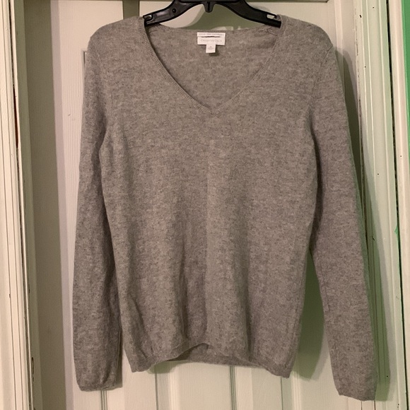 2/$25! Cashmere V-Neck sweater. Size M - Picture 3 of 13
